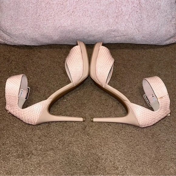 Chinese Laundry size 7.5 women’s pale pink snakeskin platforms - Picture 7 of 12
